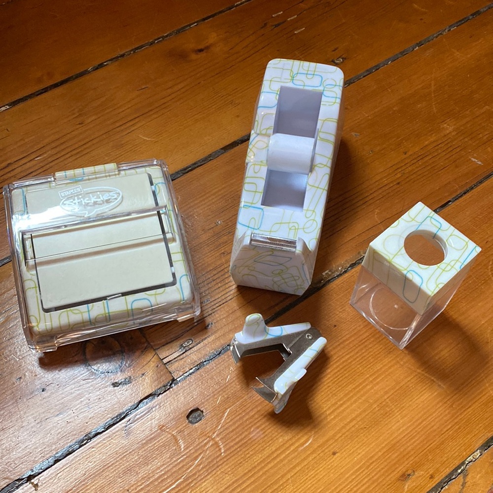 Desk accessory set